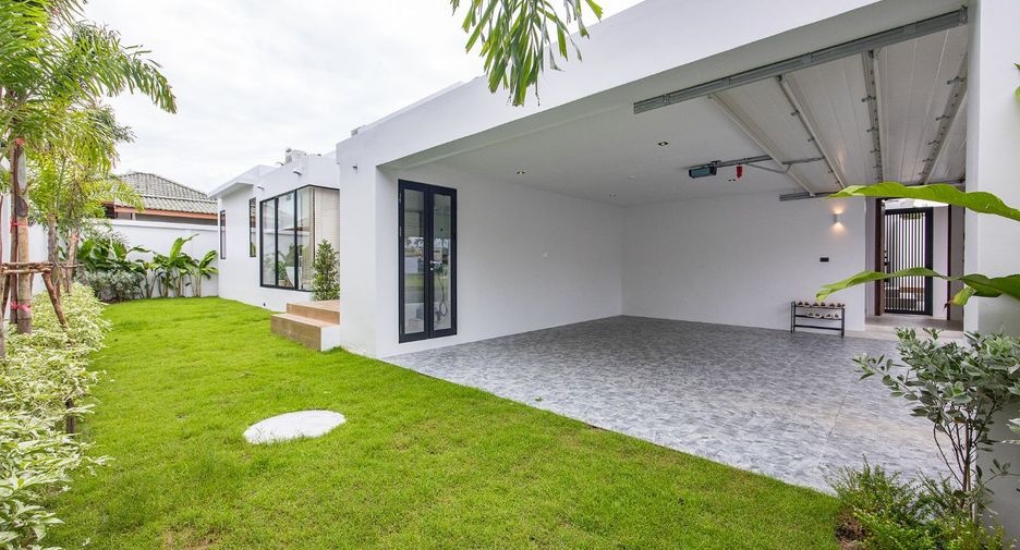 For sale 3 bedrooms villa in Mueang Phuket, Phuket