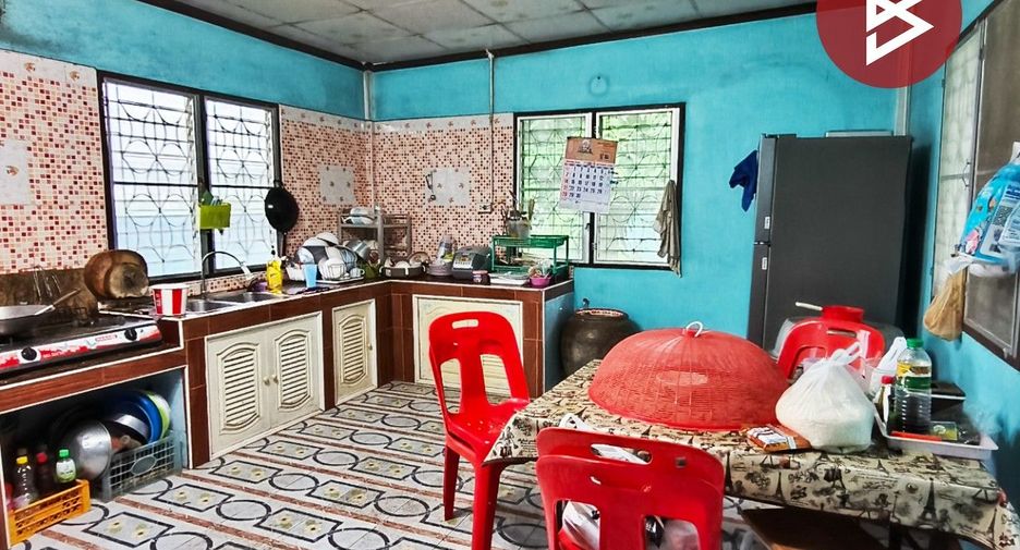 For sale 4 ベッドルーム house in Ban Bueng, Chonburi