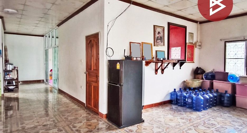 For sale 4 ベッドルーム house in Ban Bueng, Chonburi