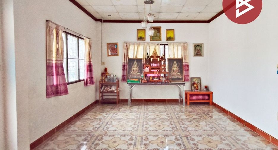 For sale 4 ベッドルーム house in Ban Bueng, Chonburi