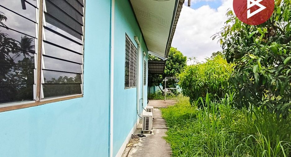 For sale 4 ベッドルーム house in Ban Bueng, Chonburi