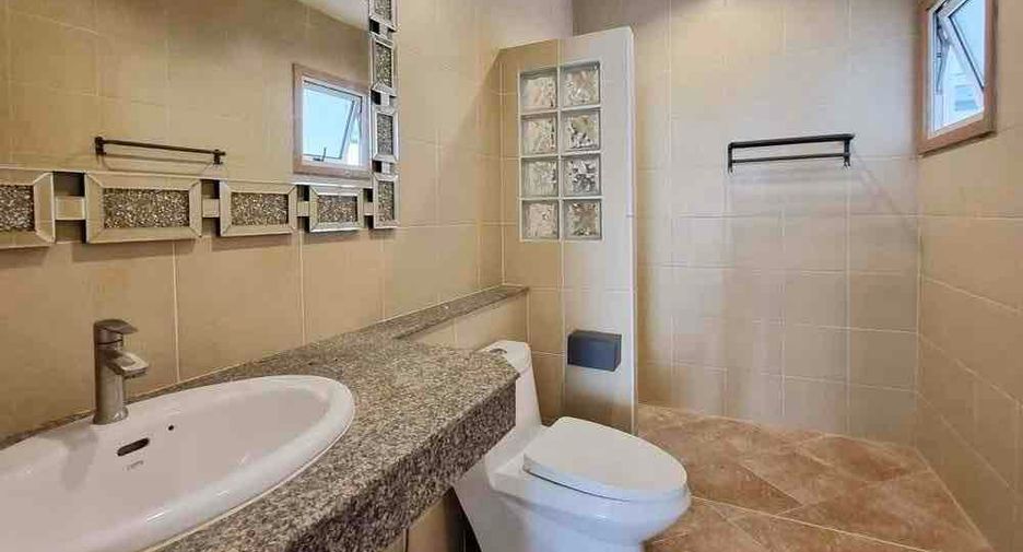 Villa zum Kauf mit 4 Zimmer in Bang Lamung, Chonburi