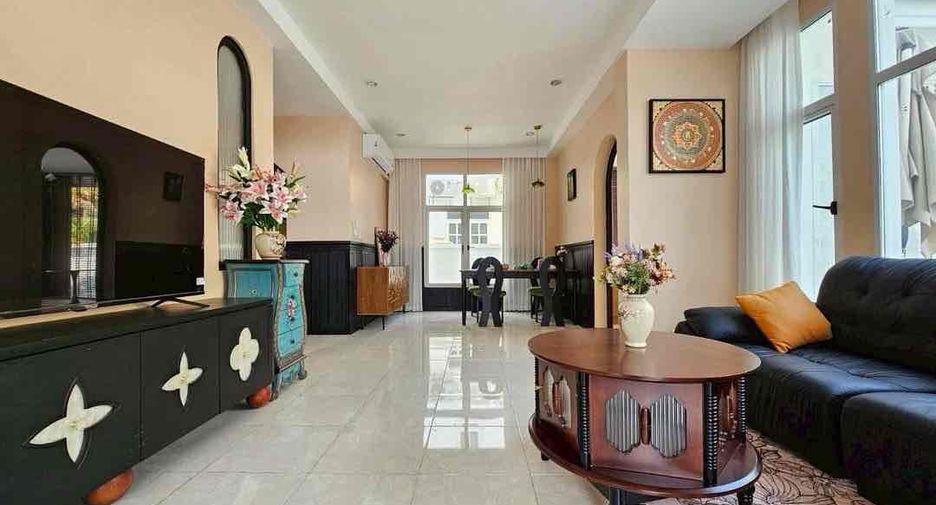 Villa zum Kauf mit 4 Zimmer in Bang Lamung, Chonburi