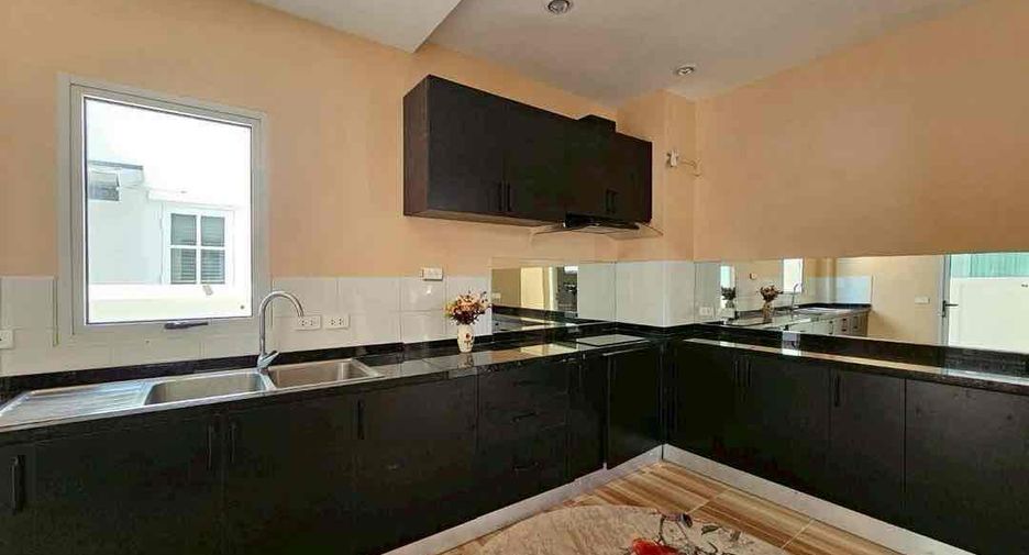 Villa zum Kauf mit 4 Zimmer in Bang Lamung, Chonburi