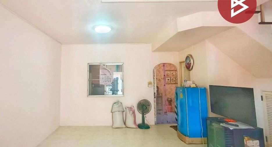 For sale 3 bedrooms townhouse in Mueang Samut Sakhon, Samut Sakhon