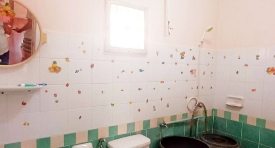 For sale 3 bedrooms townhouse in Mueang Samut Sakhon, Samut Sakhon