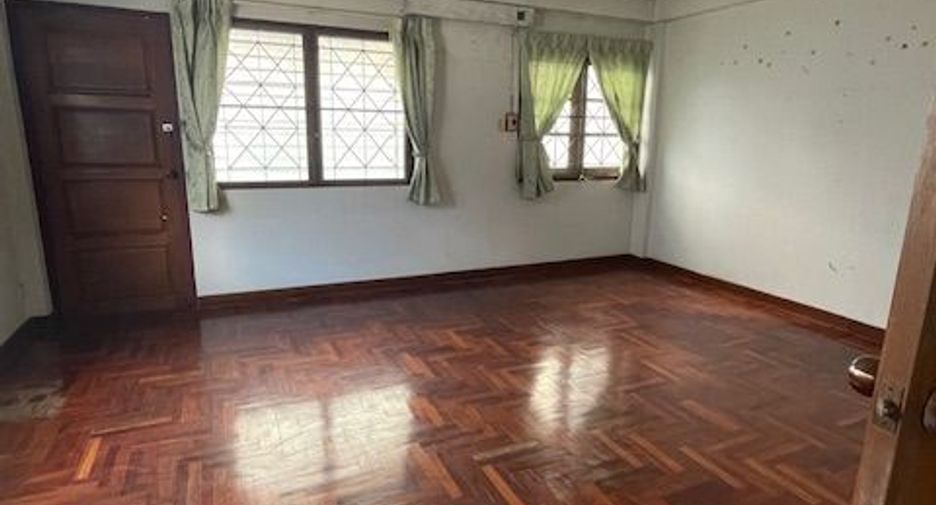 ขาย 4 ห้องนอน ทาวน์เฮ้าส์ ใน เมืองเชียงใหม่, เชียงใหม่