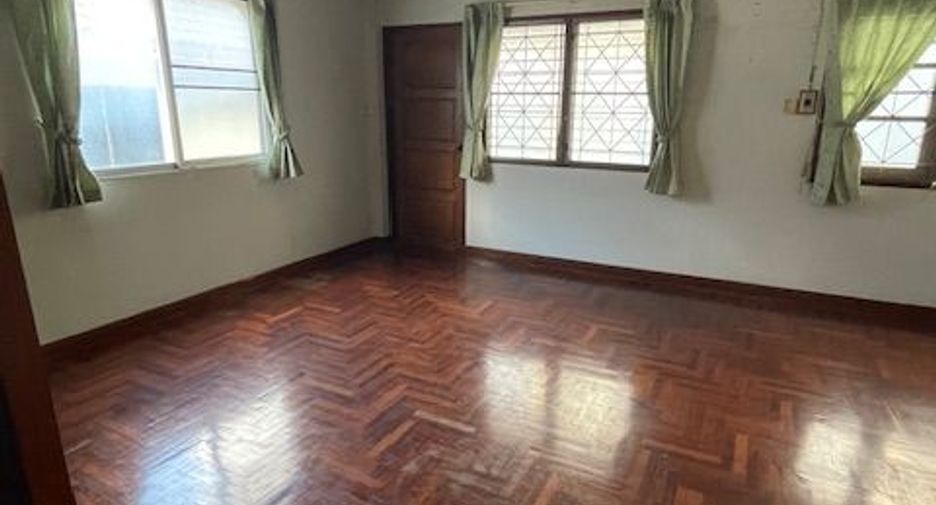 ขาย 4 ห้องนอน ทาวน์เฮ้าส์ ใน เมืองเชียงใหม่, เชียงใหม่