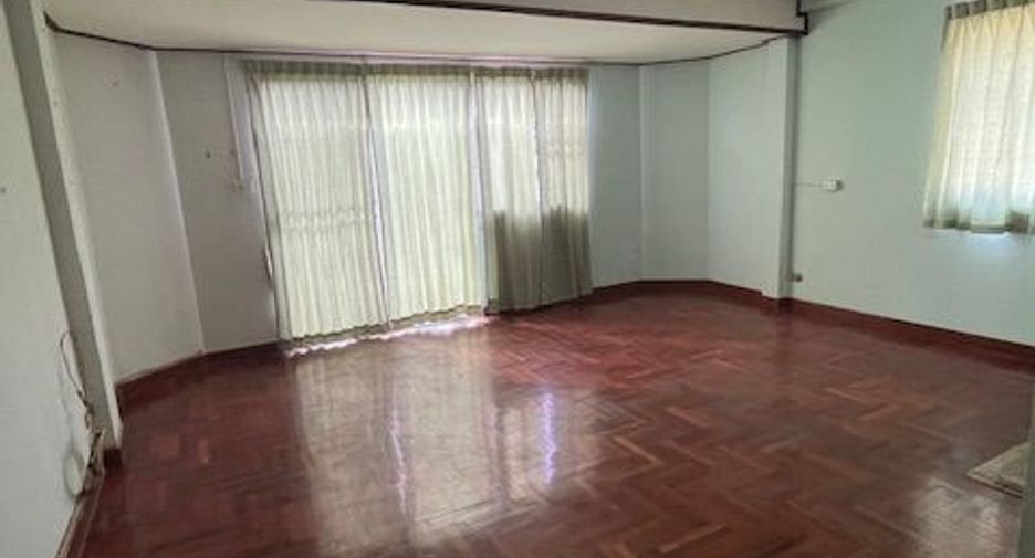 ขาย 4 ห้องนอน ทาวน์เฮ้าส์ ใน เมืองเชียงใหม่, เชียงใหม่