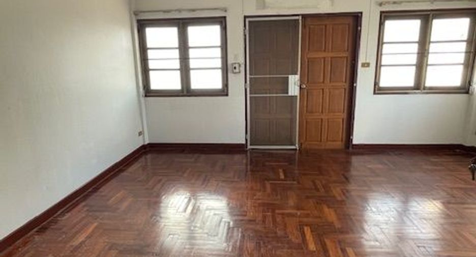 ขาย 4 ห้องนอน ทาวน์เฮ้าส์ ใน เมืองเชียงใหม่, เชียงใหม่