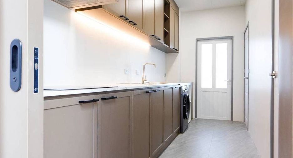 For rent and for sale 4 bedrooms house in Sattahip, Chonburi