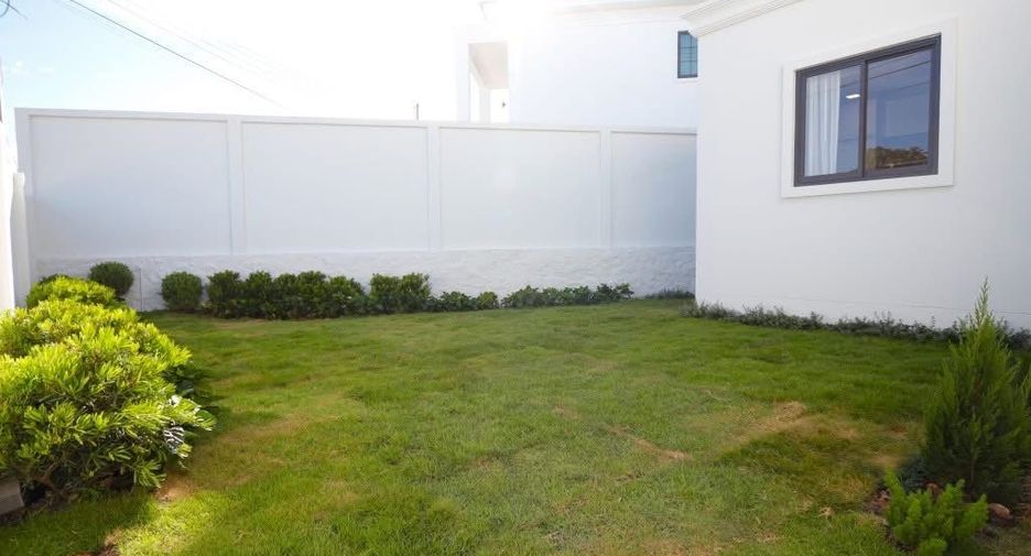 For rent and for sale 4 bedrooms house in Sattahip, Chonburi