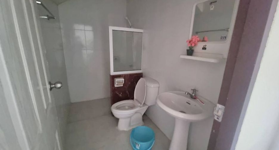 出售 2 卧室 联排别墅 在 Sattahip, Chon Buri