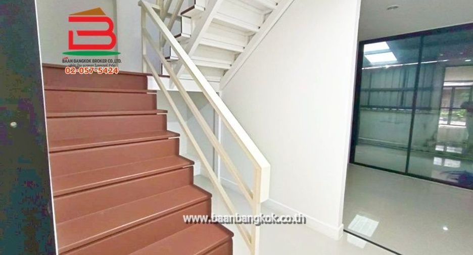 Reihenhaus zum Kauf mit 4 Zimmer in Bang Phlat, Bangkok
