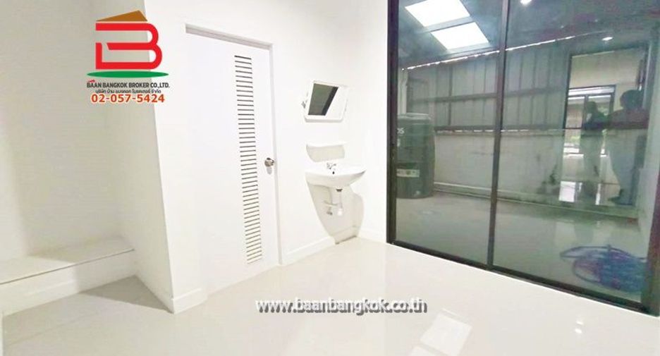 Reihenhaus zum Kauf mit 4 Zimmer in Bang Phlat, Bangkok