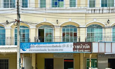 Casa adosada en venta de 3 habitaciones en Prawet, Bangkok