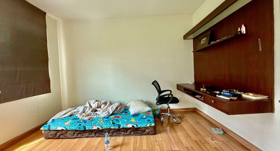 For sale 3 bedrooms townhouse in Prawet, Bangkok