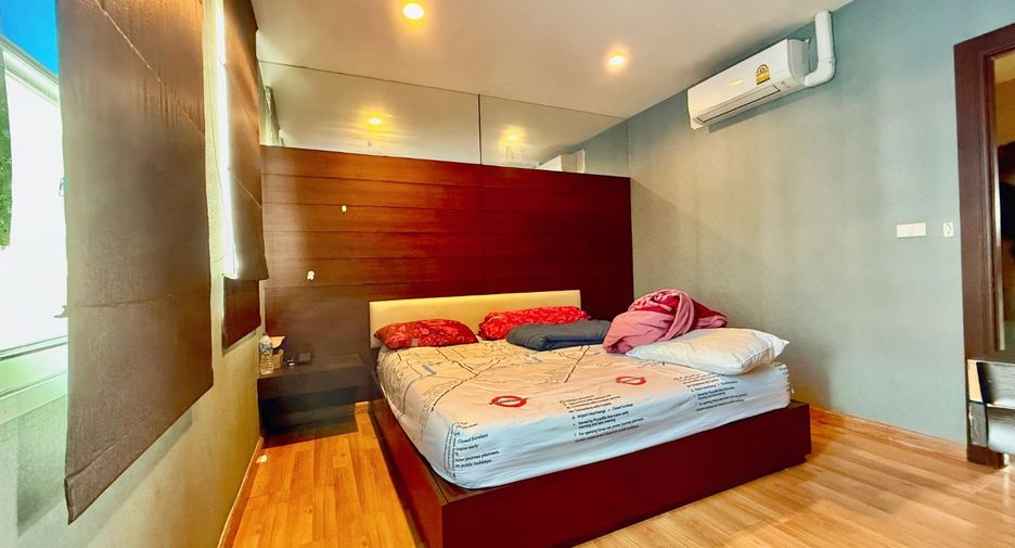 For sale 3 bedrooms townhouse in Prawet, Bangkok