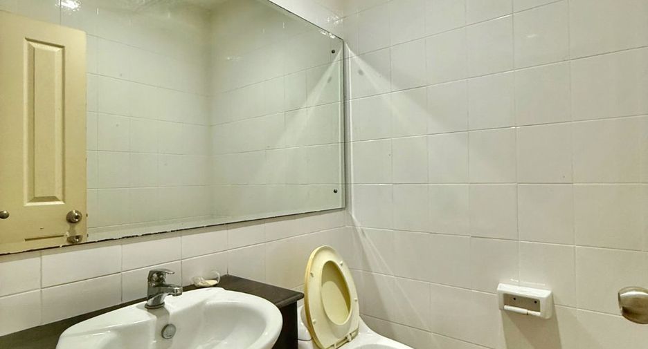 For sale 3 bedrooms townhouse in Prawet, Bangkok