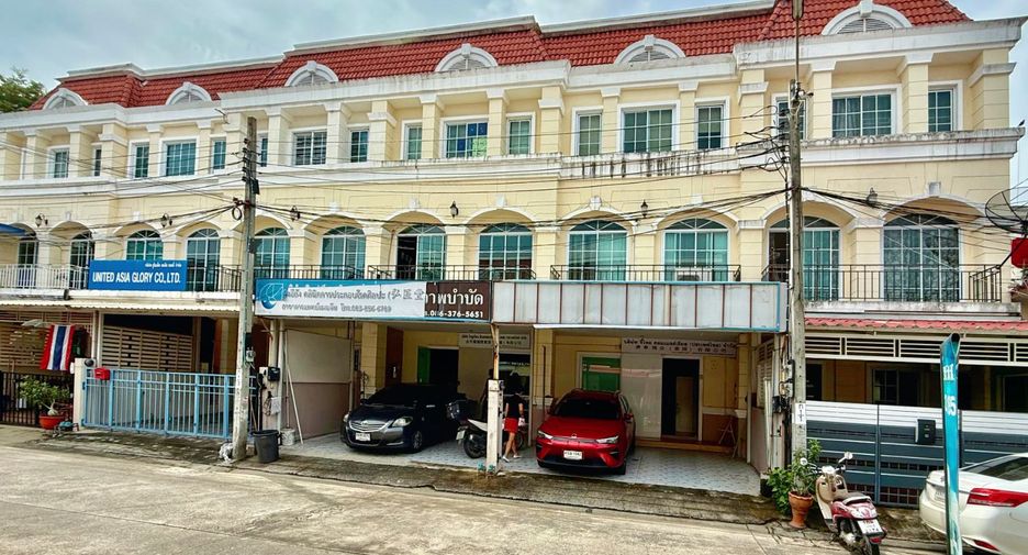 For sale 3 bedrooms townhouse in Prawet, Bangkok
