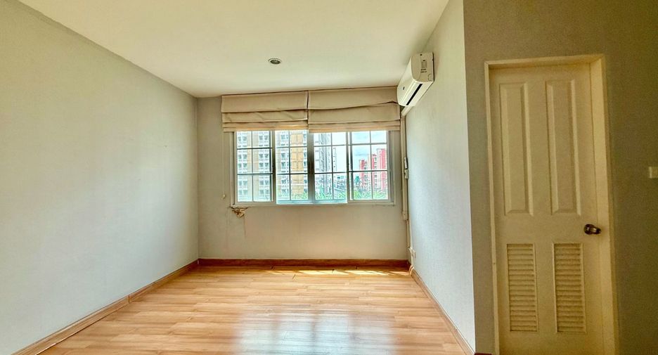 For sale 3 bedrooms townhouse in Prawet, Bangkok