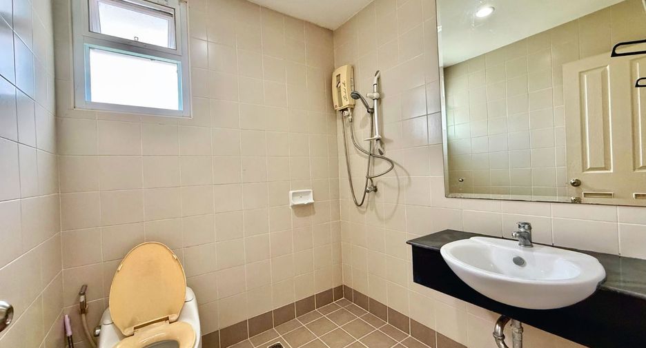 For sale 3 bedrooms townhouse in Prawet, Bangkok