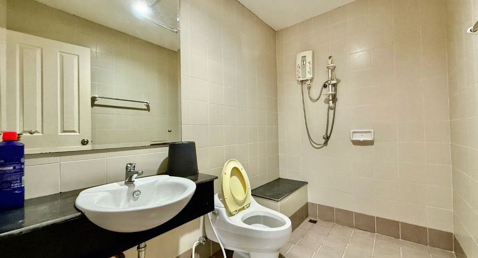 For sale 3 bedrooms townhouse in Prawet, Bangkok