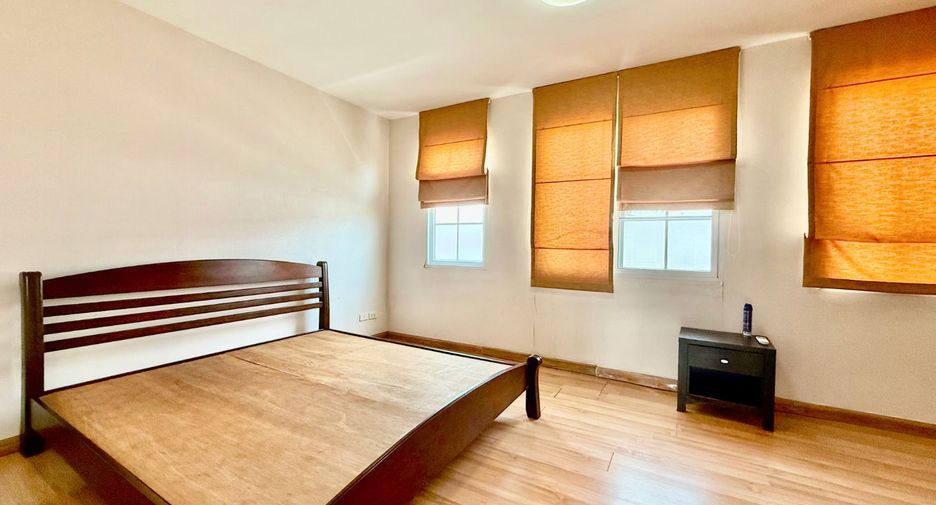 For sale 3 bedrooms townhouse in Prawet, Bangkok