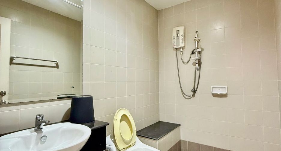 For sale 3 bedrooms townhouse in Prawet, Bangkok