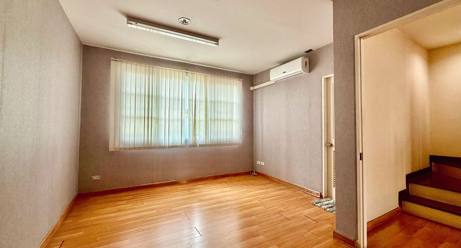 For sale 3 bedrooms townhouse in Prawet, Bangkok