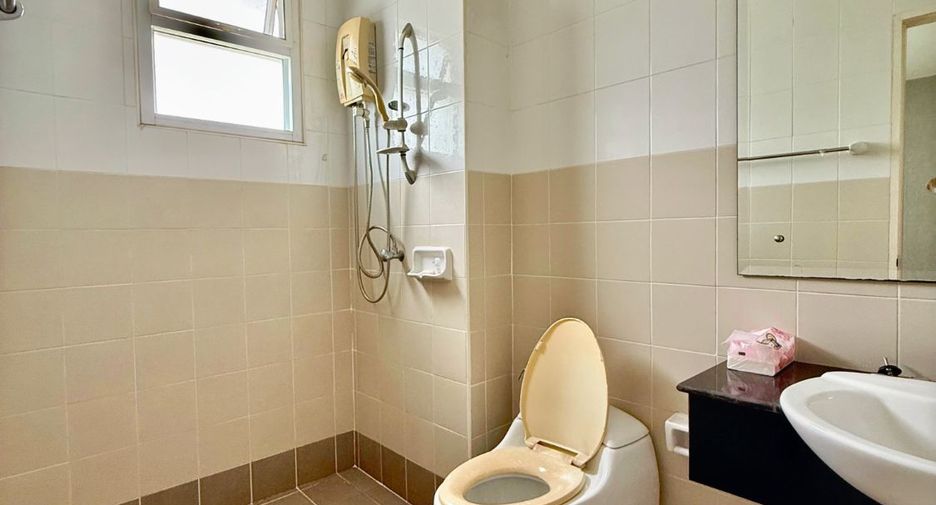 For sale 3 bedrooms townhouse in Prawet, Bangkok