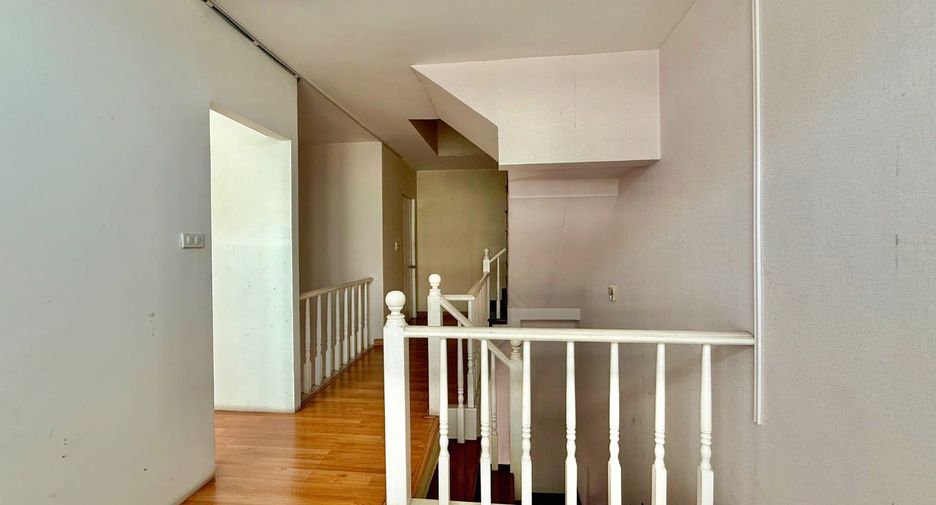For sale 3 bedrooms townhouse in Prawet, Bangkok