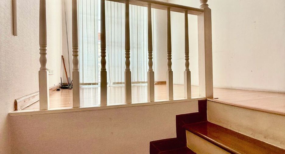 For sale 3 bedrooms townhouse in Prawet, Bangkok