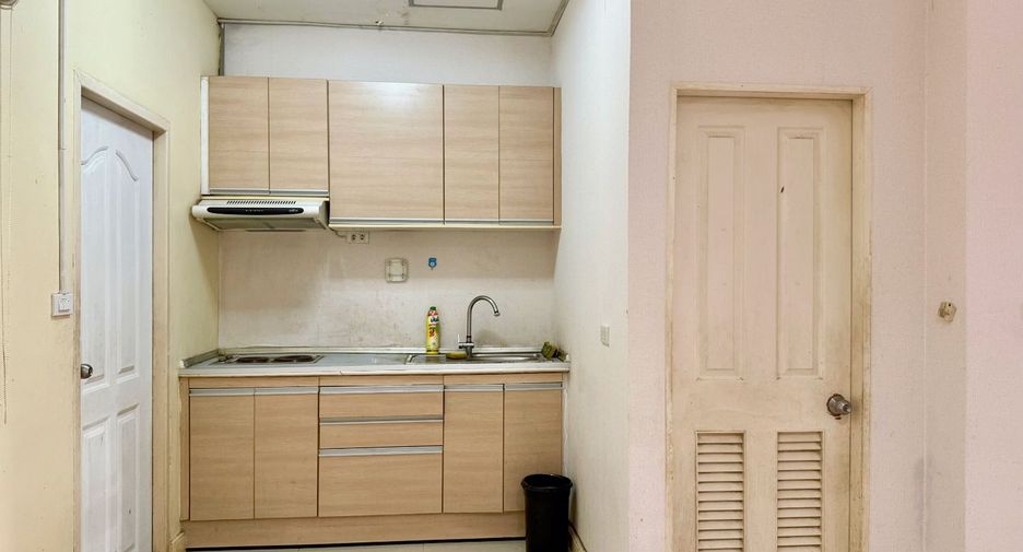 For sale 3 bedrooms townhouse in Prawet, Bangkok