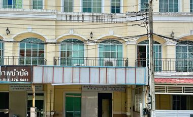 Casa adosada en venta de 3 habitaciones en Prawet, Bangkok