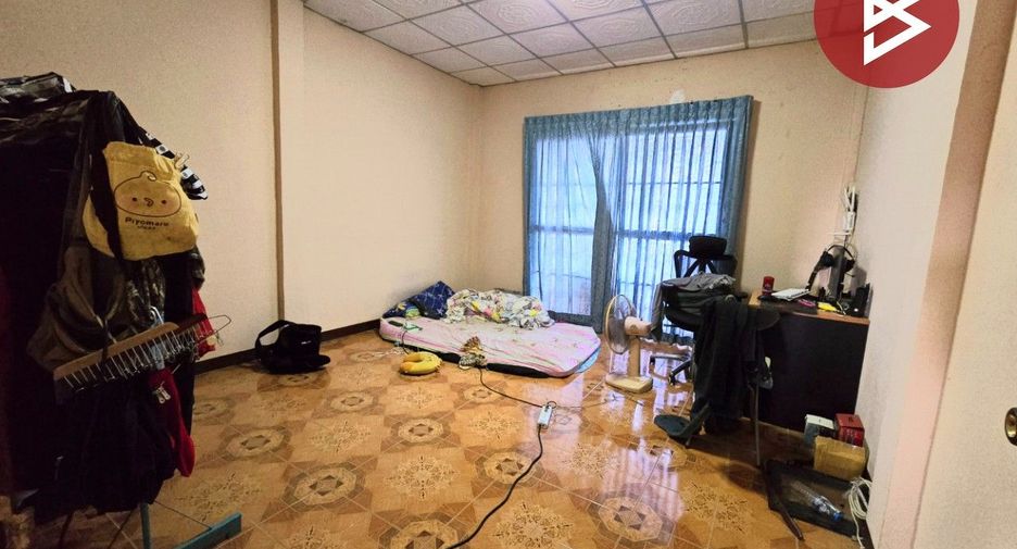 For sale studio townhouse in Phra Samut Chedi, Samut Prakan