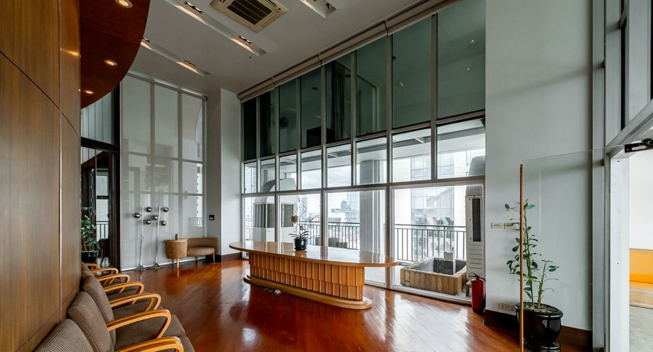 For sale 4 ベッドルーム condo in Sathon, Bangkok
