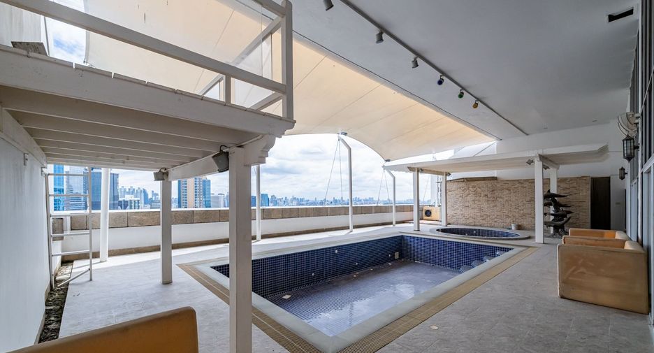For sale 4 ベッドルーム condo in Sathon, Bangkok