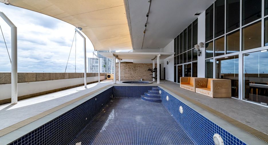 For sale 4 ベッドルーム condo in Sathon, Bangkok