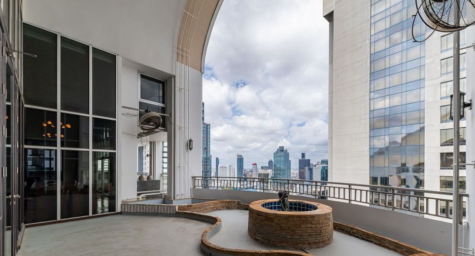 For sale 4 ベッドルーム condo in Sathon, Bangkok