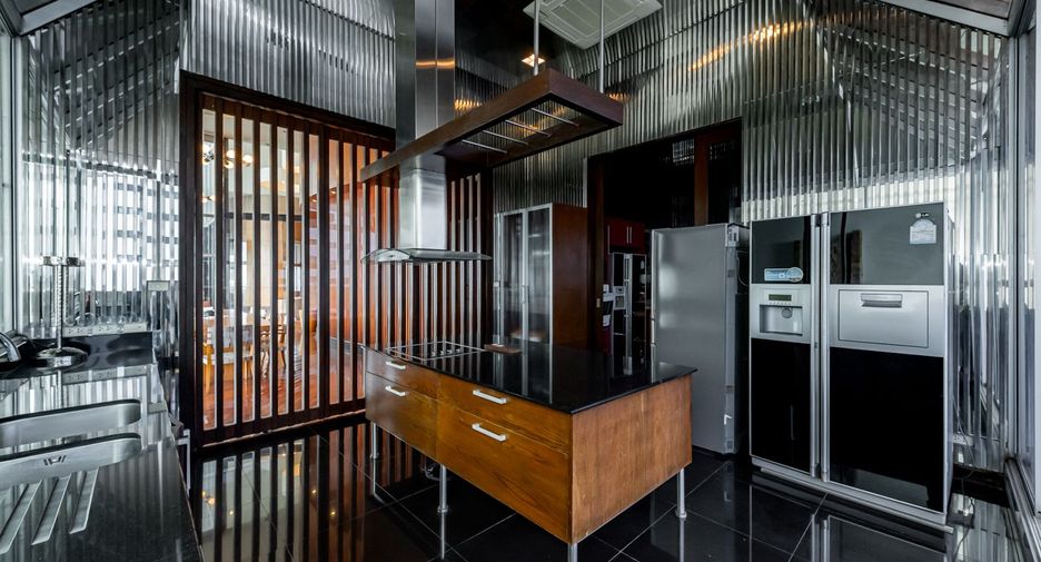 For sale 4 ベッドルーム condo in Sathon, Bangkok