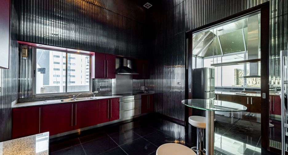 For sale 4 ベッドルーム condo in Sathon, Bangkok