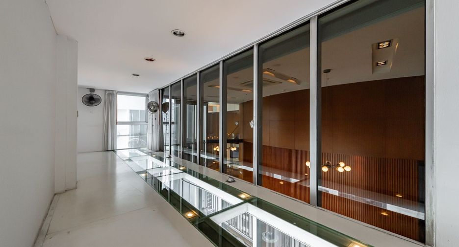 For sale 4 ベッドルーム condo in Sathon, Bangkok