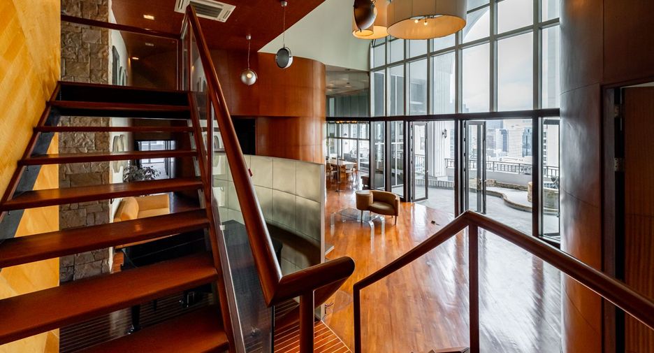 For sale 4 ベッドルーム condo in Sathon, Bangkok