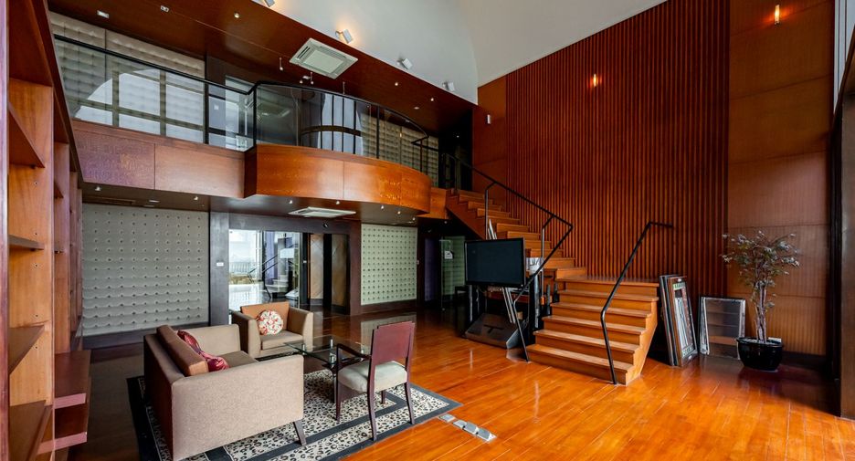 For sale 4 ベッドルーム condo in Sathon, Bangkok