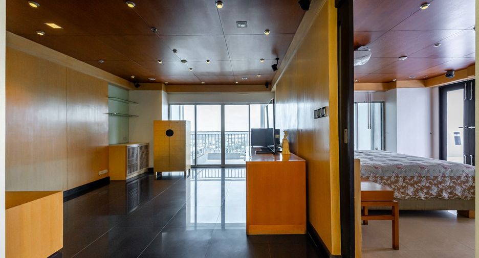 For sale 4 ベッドルーム condo in Sathon, Bangkok