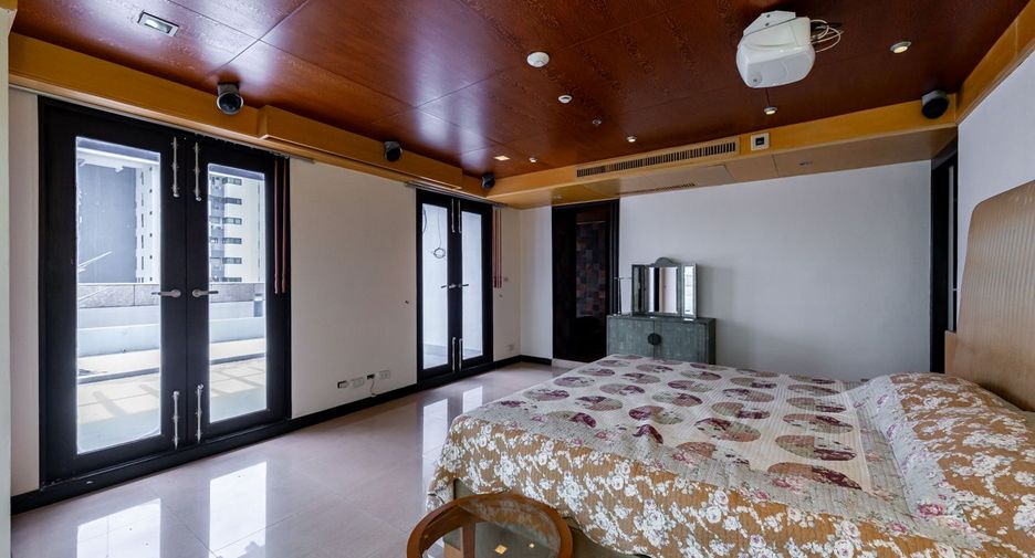 For sale 4 ベッドルーム condo in Sathon, Bangkok