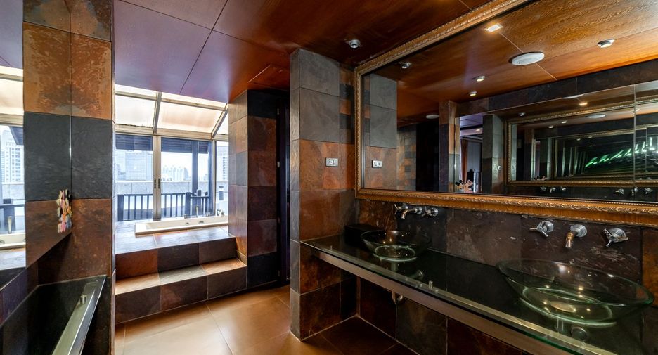 For sale 4 ベッドルーム condo in Sathon, Bangkok
