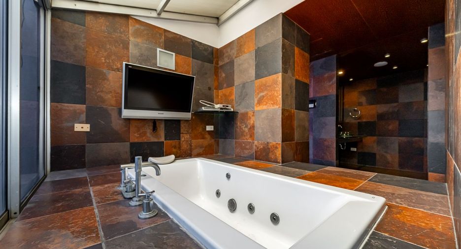 For sale 4 ベッドルーム condo in Sathon, Bangkok