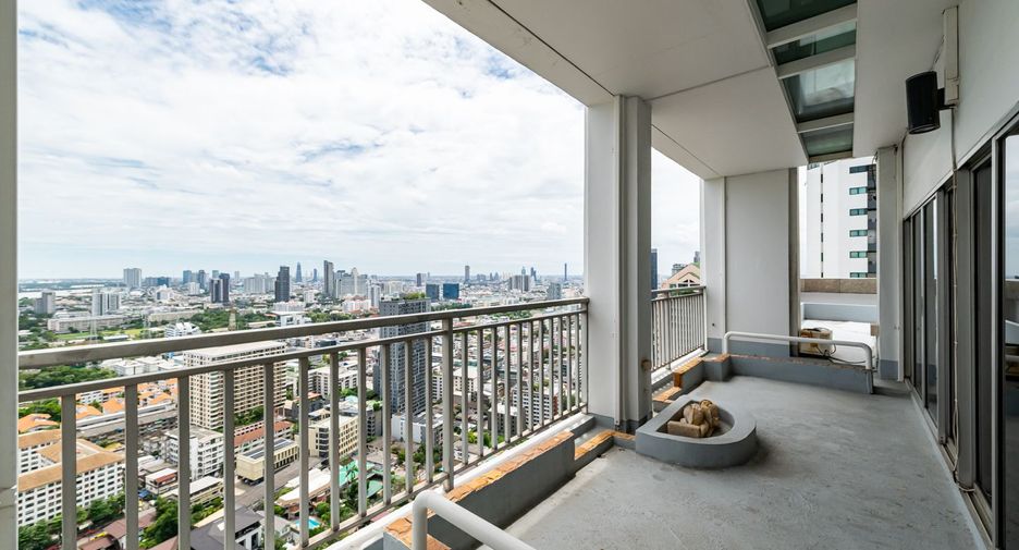 For sale 4 ベッドルーム condo in Sathon, Bangkok